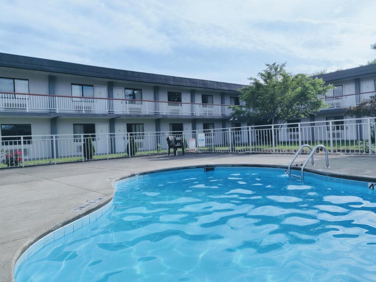 Sprucewood Inn Elyria Exterior foto